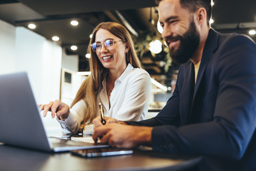 A female working with a male client on a process for an ERP implementation that should lead to more effective business transformation efforts. 